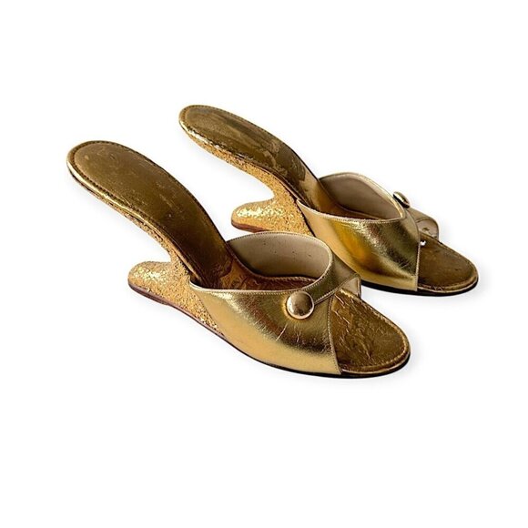 Vintage 1950s Gold Boomerang Wedge Mules– Sculptural Heel, Metallic Leather 8.5N - Picture 6 of 14